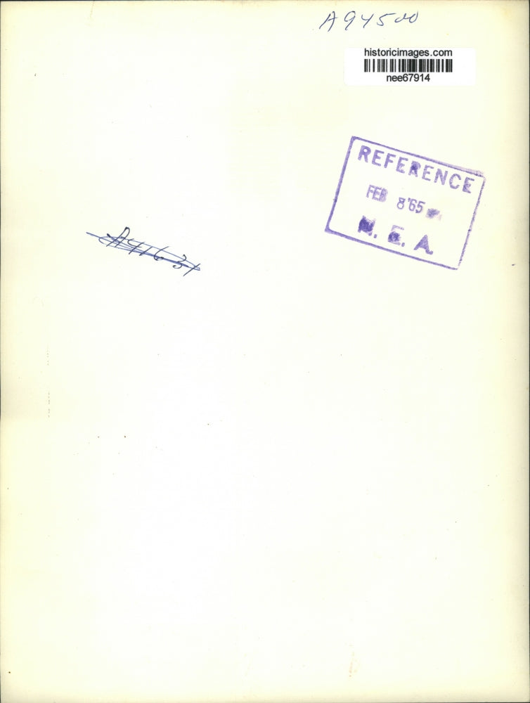 1964 Press Photo Luci Baines Johnson assisted from podium addressing crowd.