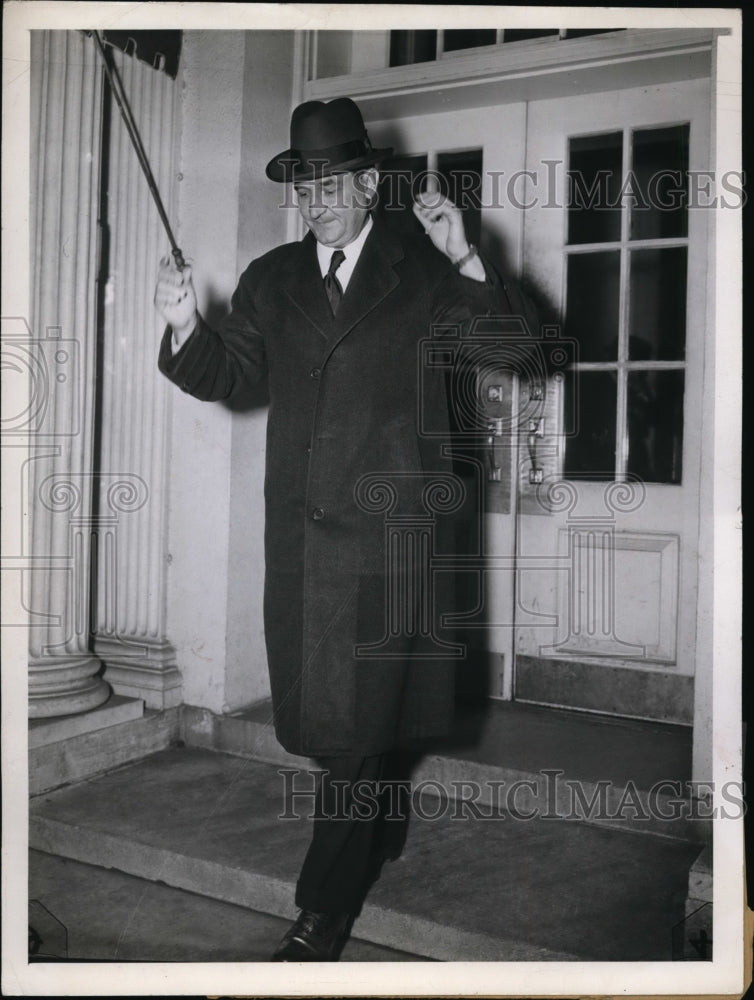 1946 Press Photo Governor Lausche Cleveland Ohio - nee67976