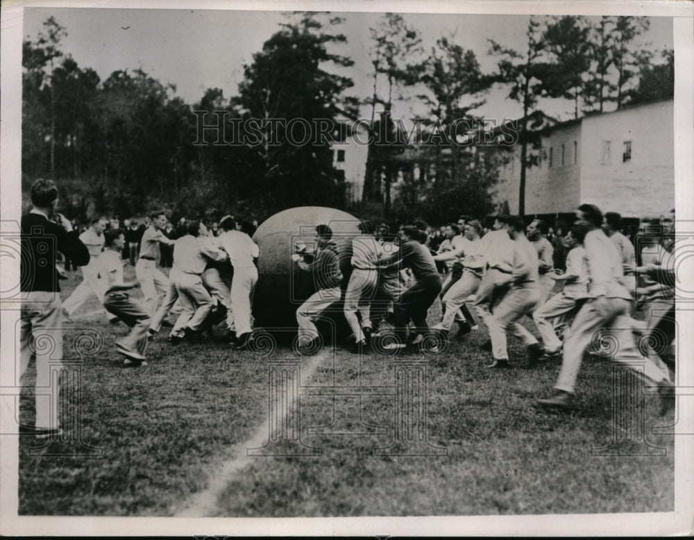 1936 Press Photo The annual push ball battle between freshmen and sophomores