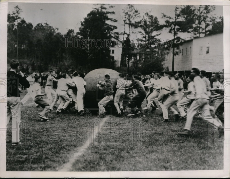 Load image into Gallery viewer, 1936 Press Photo The annual push ball battle between freshmen and sophomores
