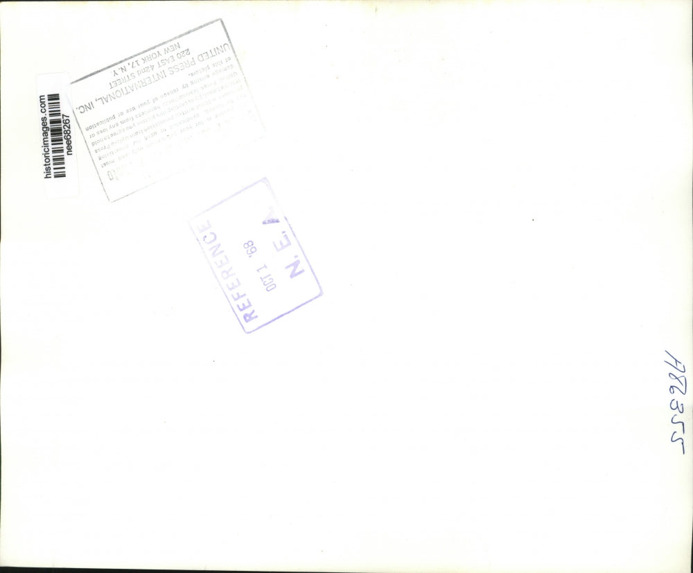 1968 Press Photo Edmund Muskie, greeted supporters in Downtown Columbus.