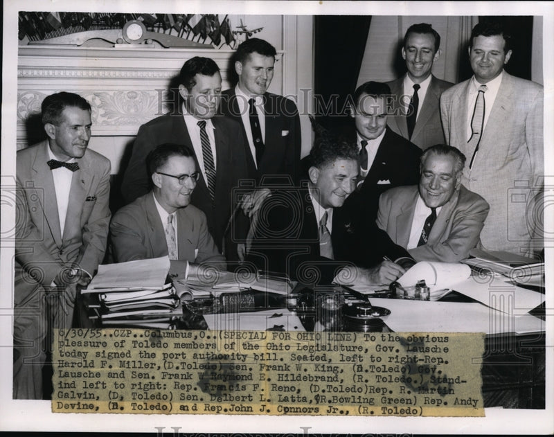 Load image into Gallery viewer, 1955 Press Photo OH Legislature celebrates as Governor signs port authority bill
