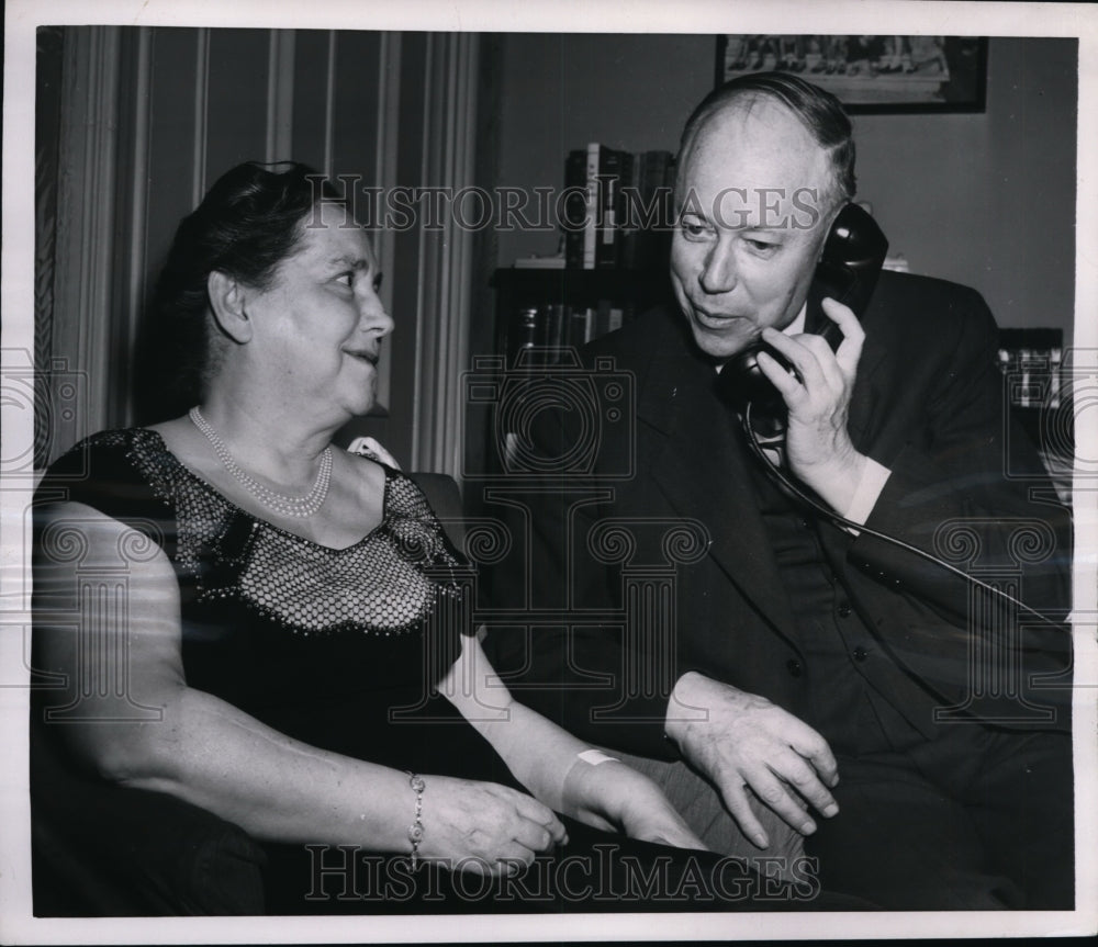 1952 Press Photo Sen. and Mrs. Robert A. Taft in their Washington Home.