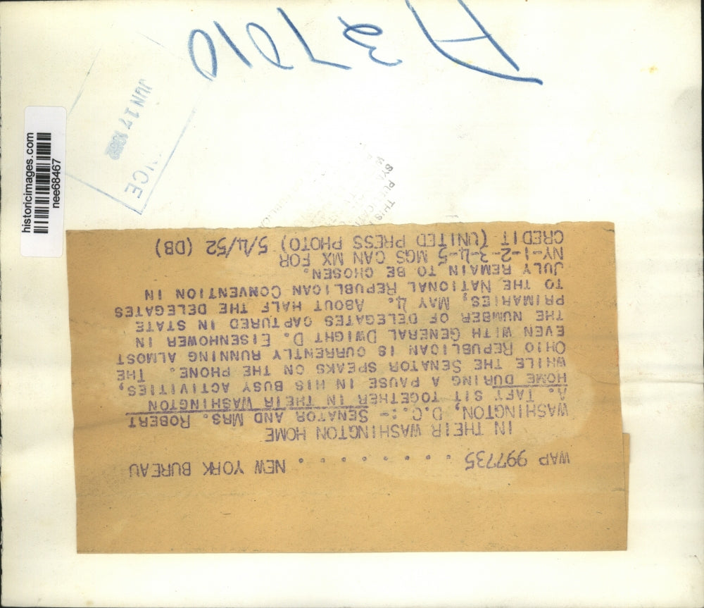 1952 Press Photo Sen. and Mrs. Robert A. Taft in their Washington Home.