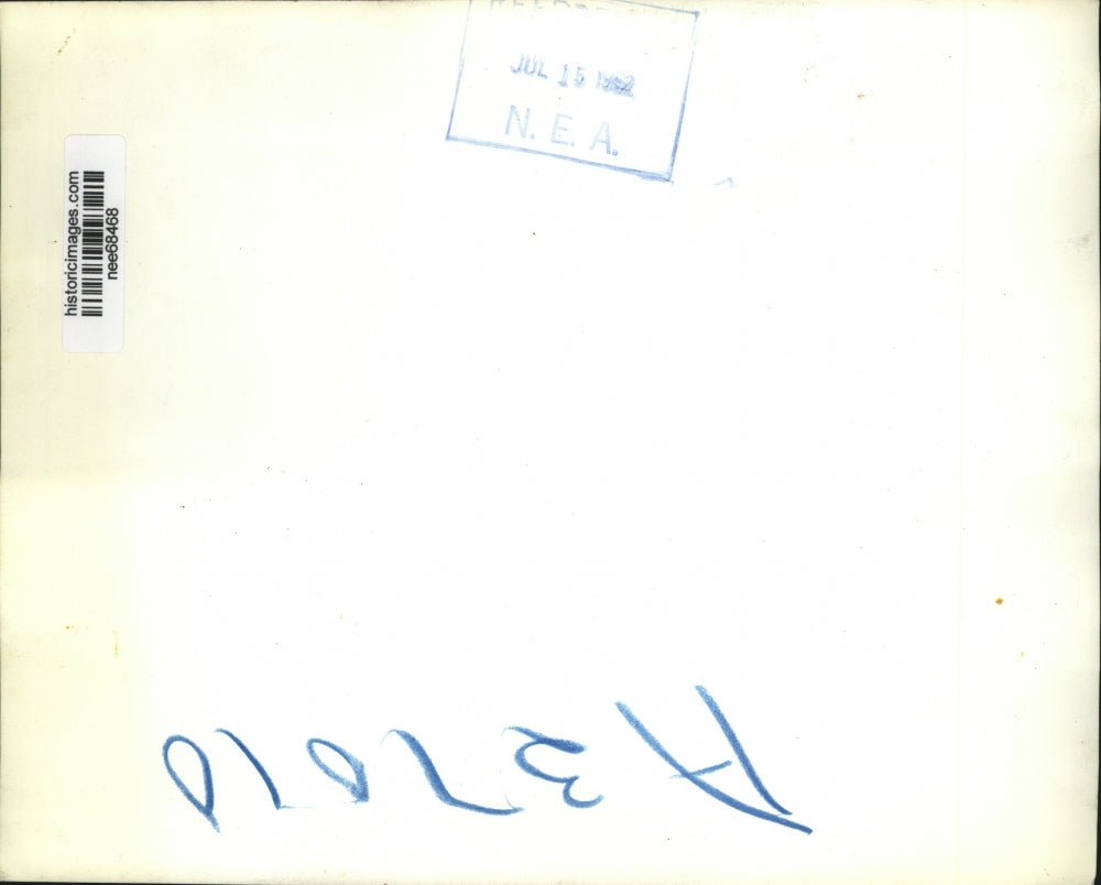 1952 Press Photo Sen. Robert A.Taft kissed his wife arrived in at a reception.