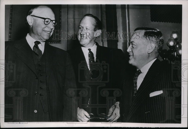 Load image into Gallery viewer, 1953 Press Photo Sen. Robert A. Taft at GOP Meeting with Three Republicans.
