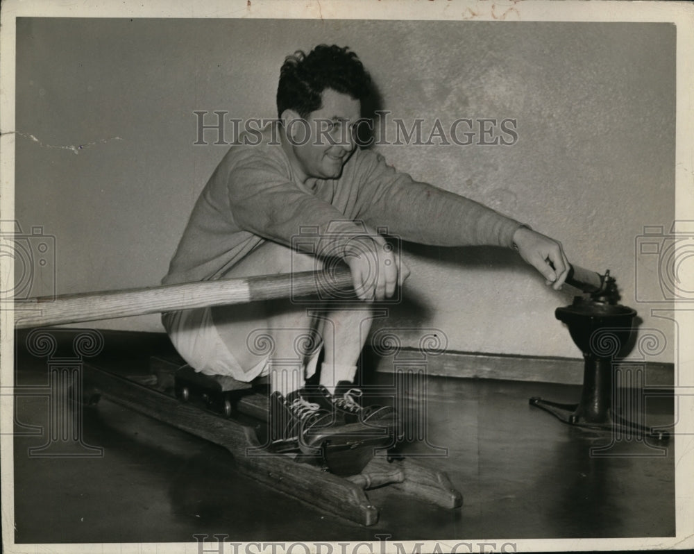 1942 Press Photo Mayor Frank Lausche - nee68528