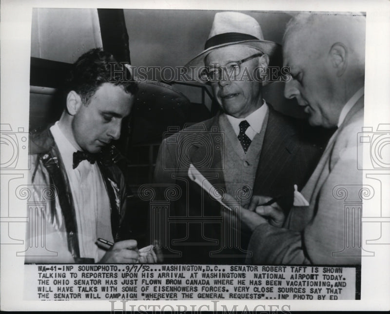 Load image into Gallery viewer, 1952 Press Photo Sen.Robert Taft arrived at Washingston Natl. Airport.
