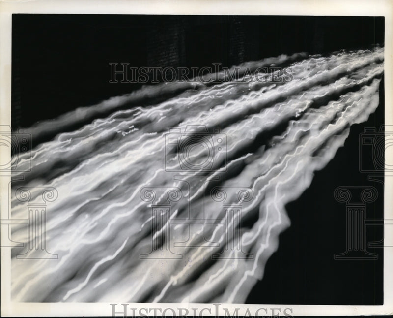 Load image into Gallery viewer, 1962 Press Photo Rome Italy, Light Torches In Coliseum - nee68700
