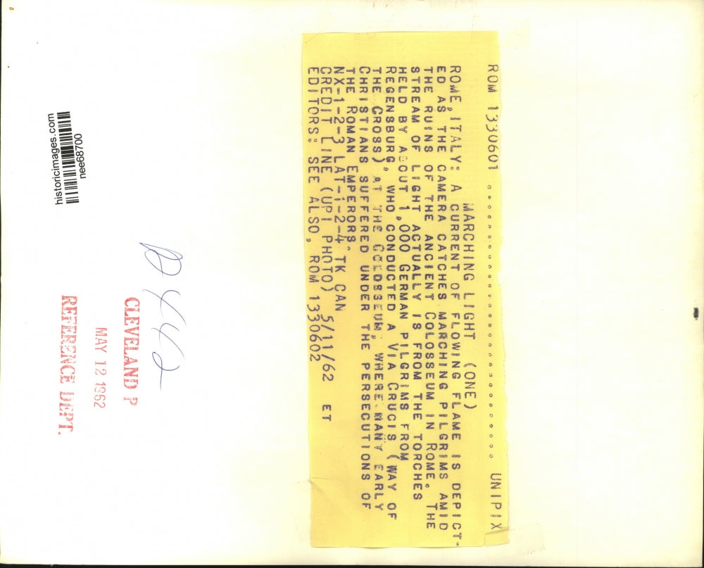 1962 Press Photo Rome Italy, Light Torches In Coliseum - nee68700