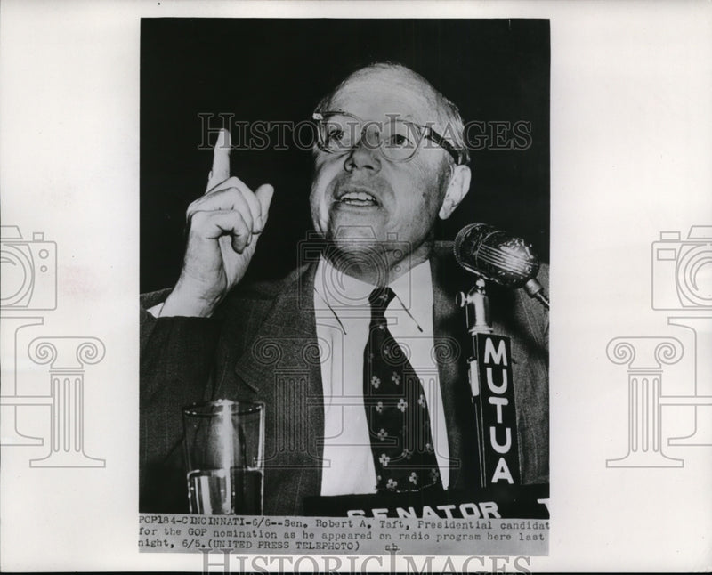 Load image into Gallery viewer, 1952 Press Photo Robert Taft, Presidential Candidate, Appears on Radio Show
