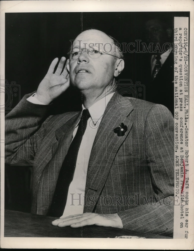 1948 Press Photo Senator Robert A Taft at Press Conference in Philadelphia