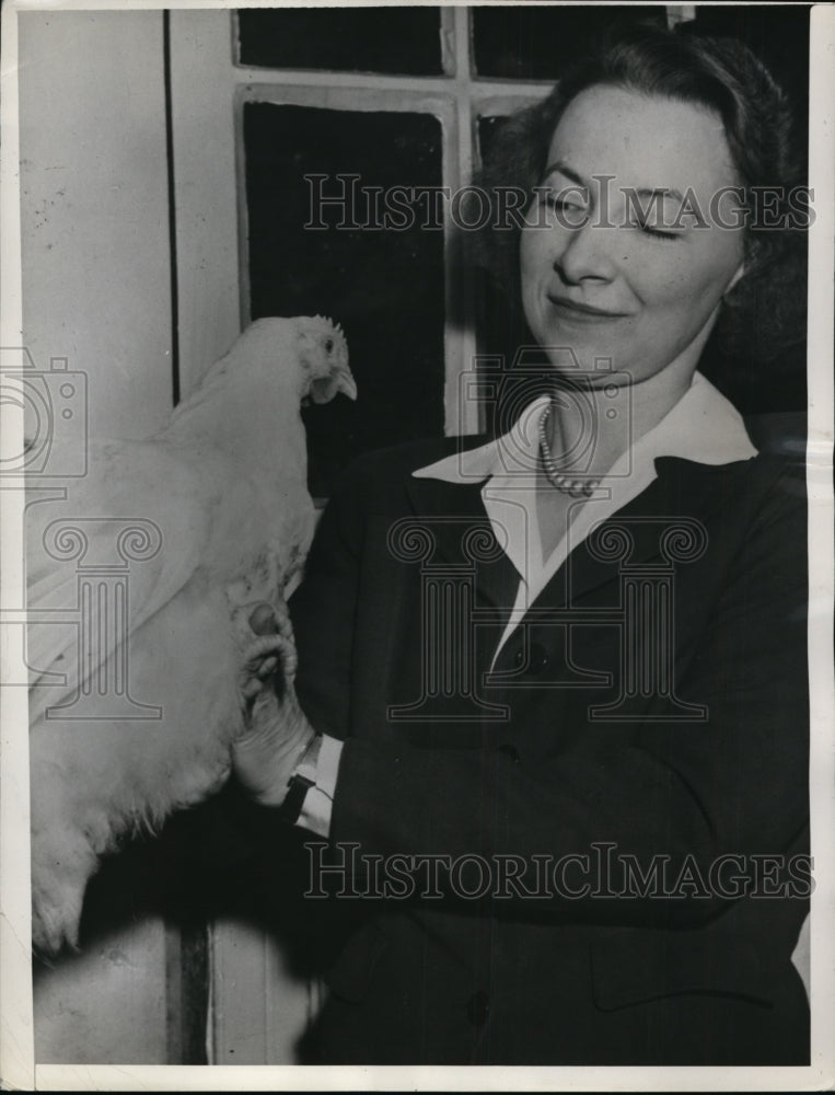 Load image into Gallery viewer, 1945 Press Photo Mrs. Frank J, Lausche examines her White Rock Hens.
