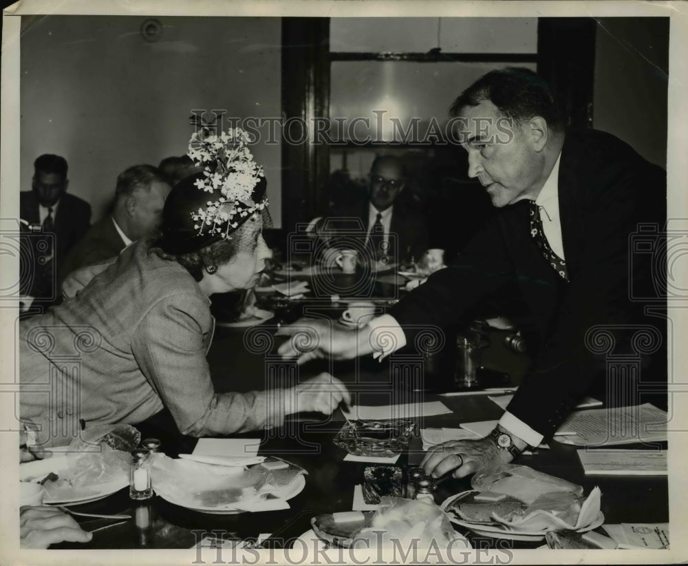 1949 Press Photo Irving S Olds, Betty Goldschmidt, US Steel Stockholders Meeting