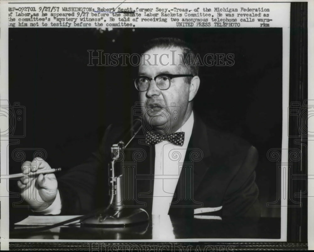 1957 Press Photo Robert Scott testifies before Senate Labor Rackets Committee
