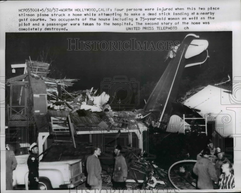 Load image into Gallery viewer, 1957 Press Photo North Hollywood California Plane Crashed On Home Some Injured
