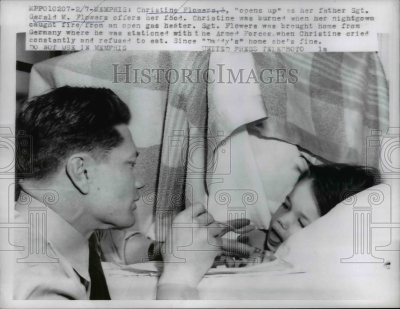 Load image into Gallery viewer, 1958 Press Photo Christine Flowers Burned By Heater &amp; ad Sgt Flowers Came Home
