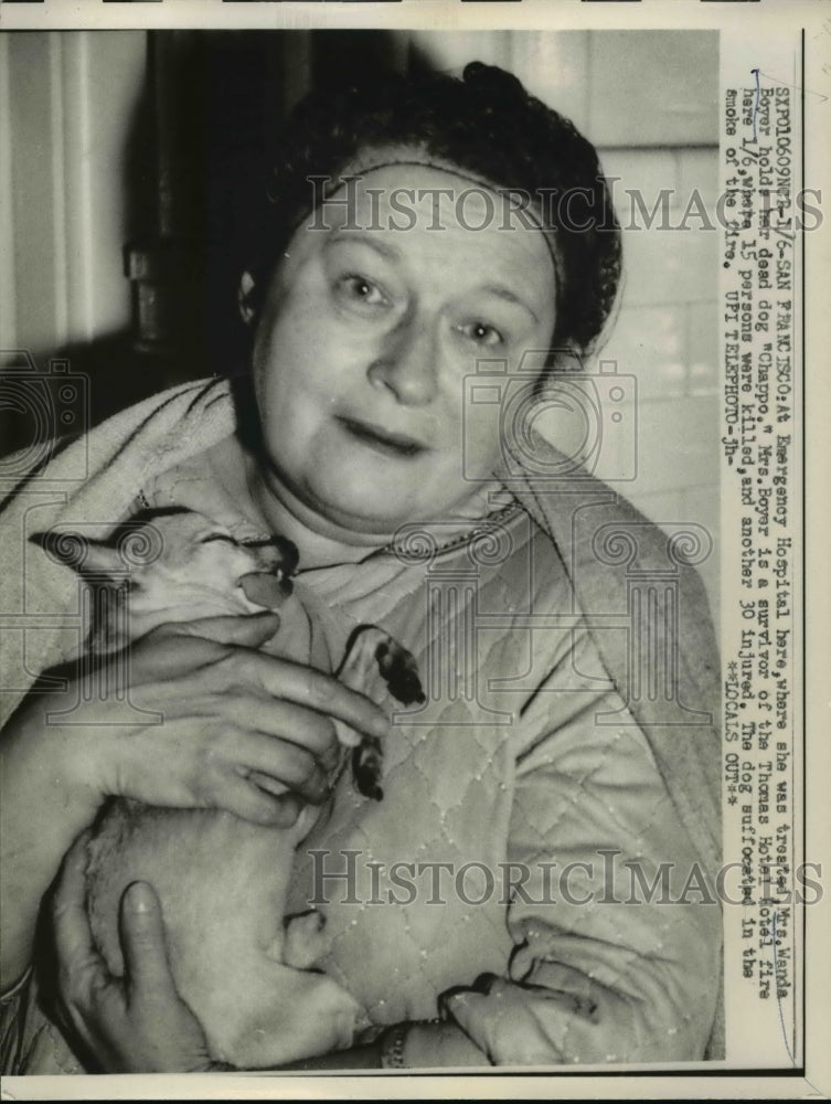 Load image into Gallery viewer, 1961 Press Photo Mrs Wanda Boyer Holding her Dead Dog She Was in Hotel Fire
