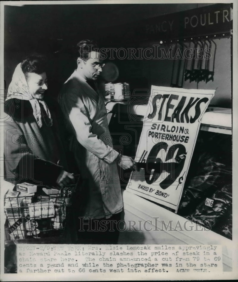 Load image into Gallery viewer, 1948 Press Photo Mrs Elsie Lemczak Happy Steak Price is Reduced - nee70027
