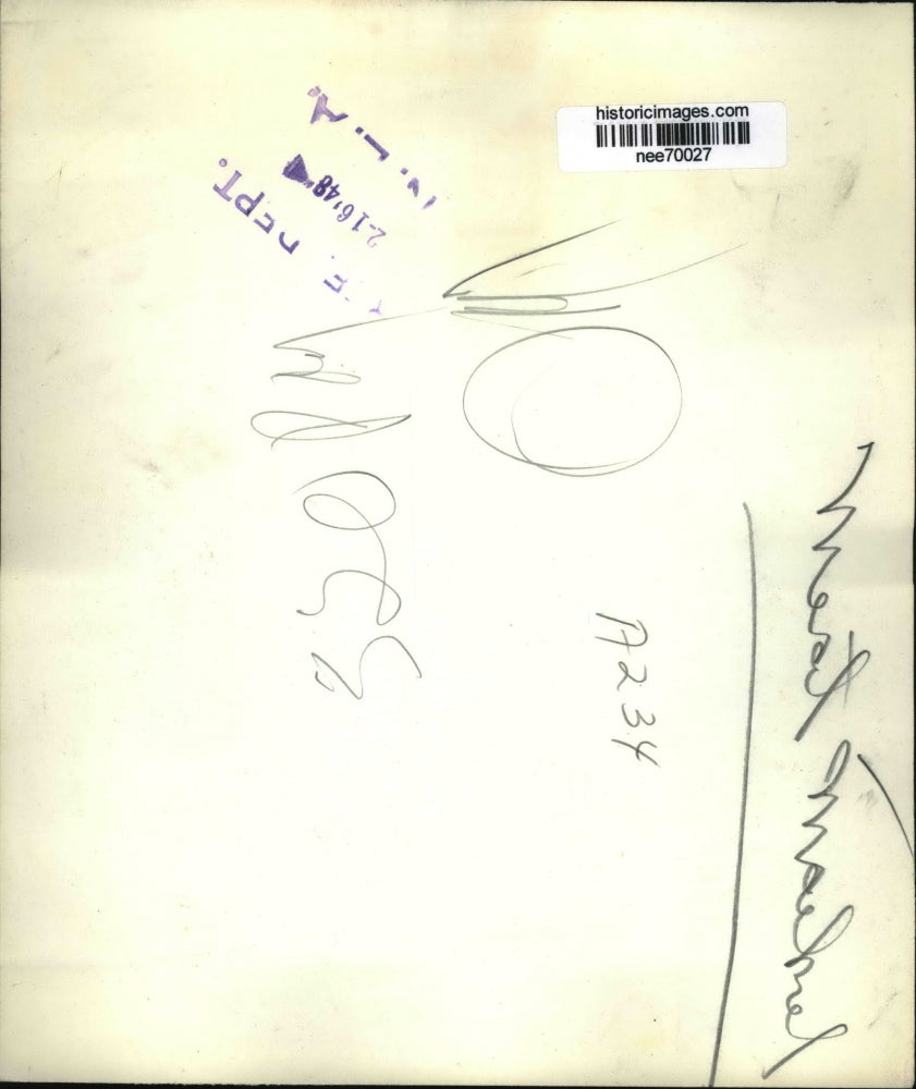 1948 Press Photo Mrs Elsie Lemczak Happy Steak Price is Reduced - nee70027