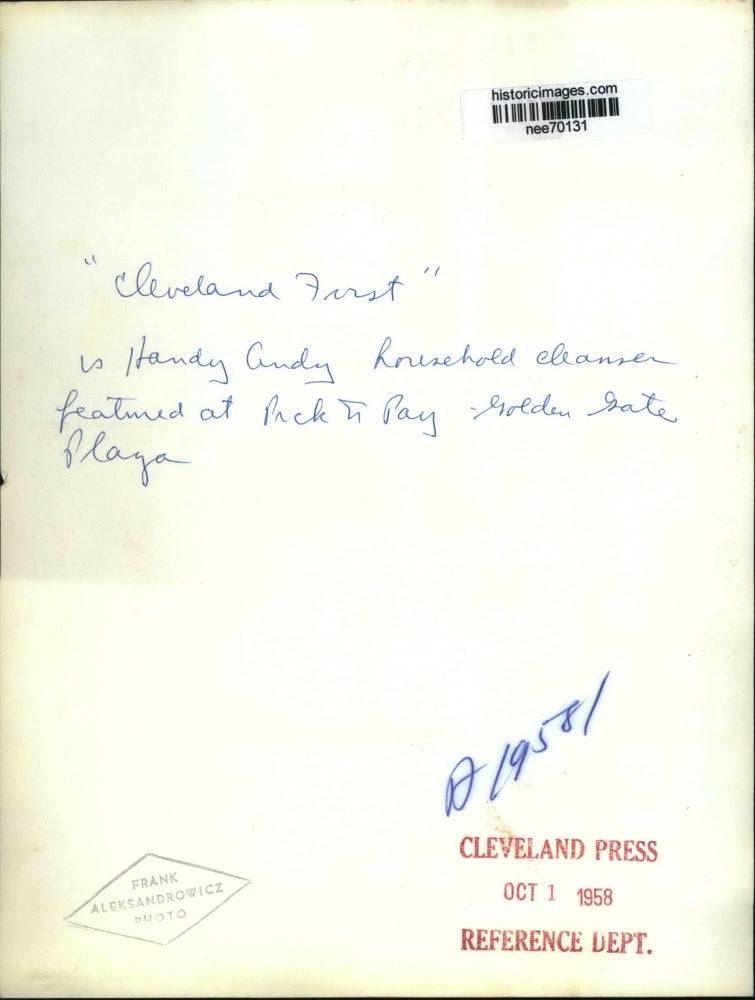 1958 Press Photo household cleaners in the Pick N Pay