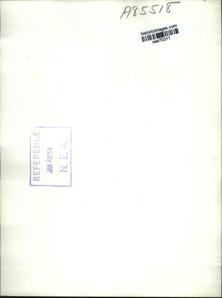 1954 Press Photo Julle Johannes holding her daughter - nee70311