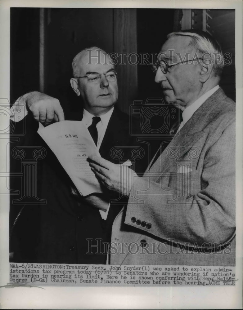 1951 Press Photo Treasury Secy John Snyder(L) explain tax programs to Senators- Historic Images