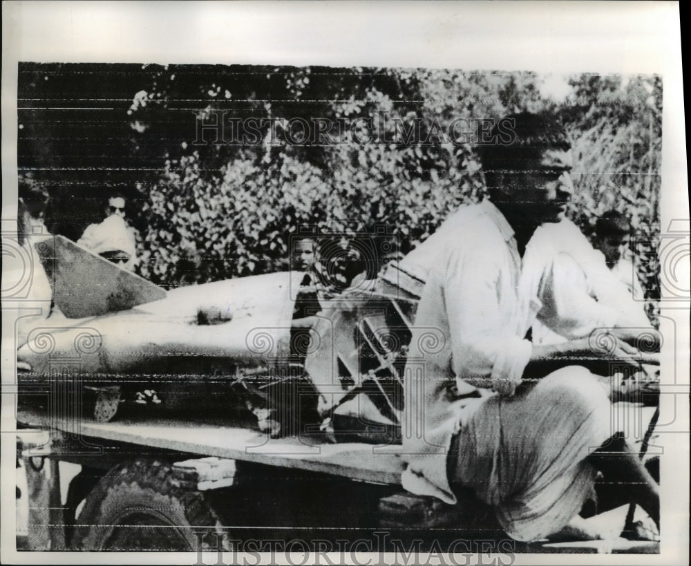 1965 Press Photo New Delhi India-parts of Pakistani aircraft shot down Sept 8th