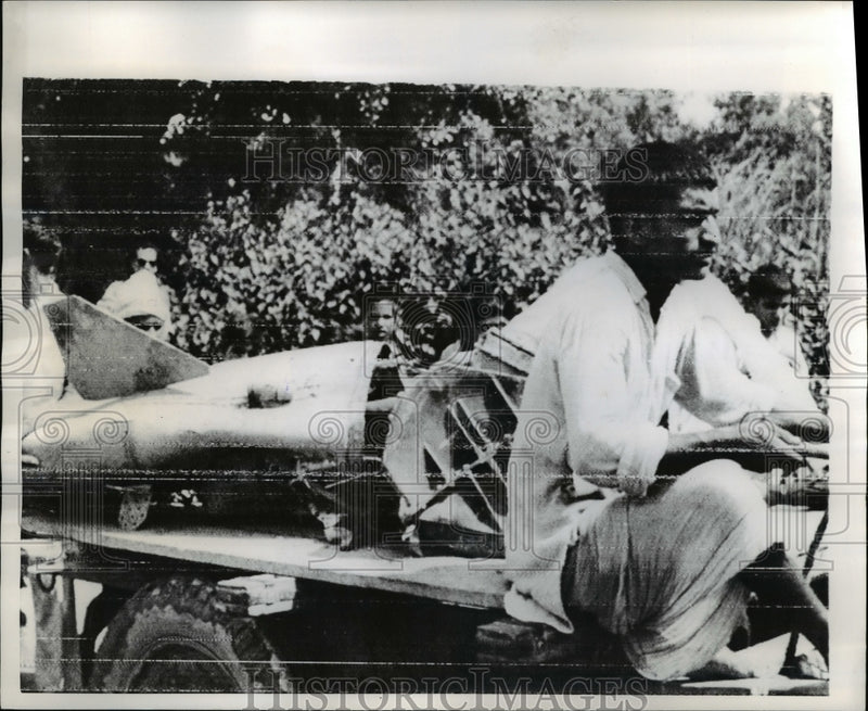 Load image into Gallery viewer, 1965 Press Photo New Delhi India-parts of Pakistani aircraft shot down Sept 8th
