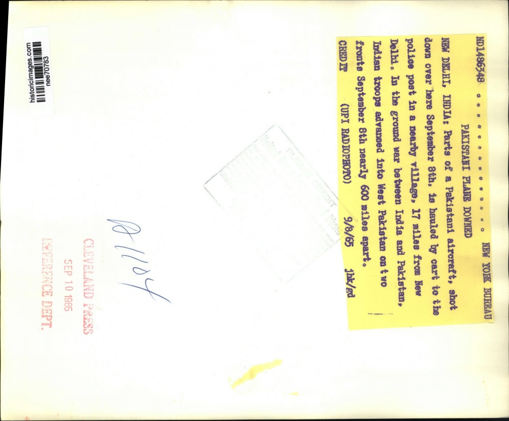 1965 Press Photo New Delhi India-parts of Pakistani aircraft shot down Sept 8th