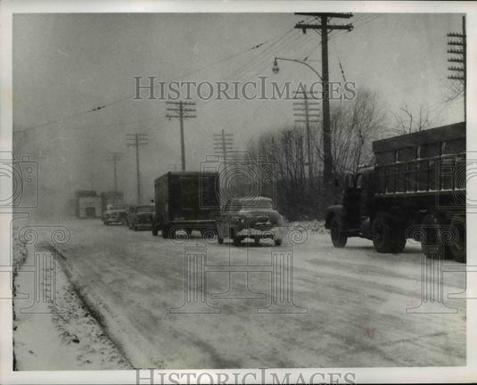 1954 Press Photo Traffic stalled on Broadway east of E 93rd St- Historic Images