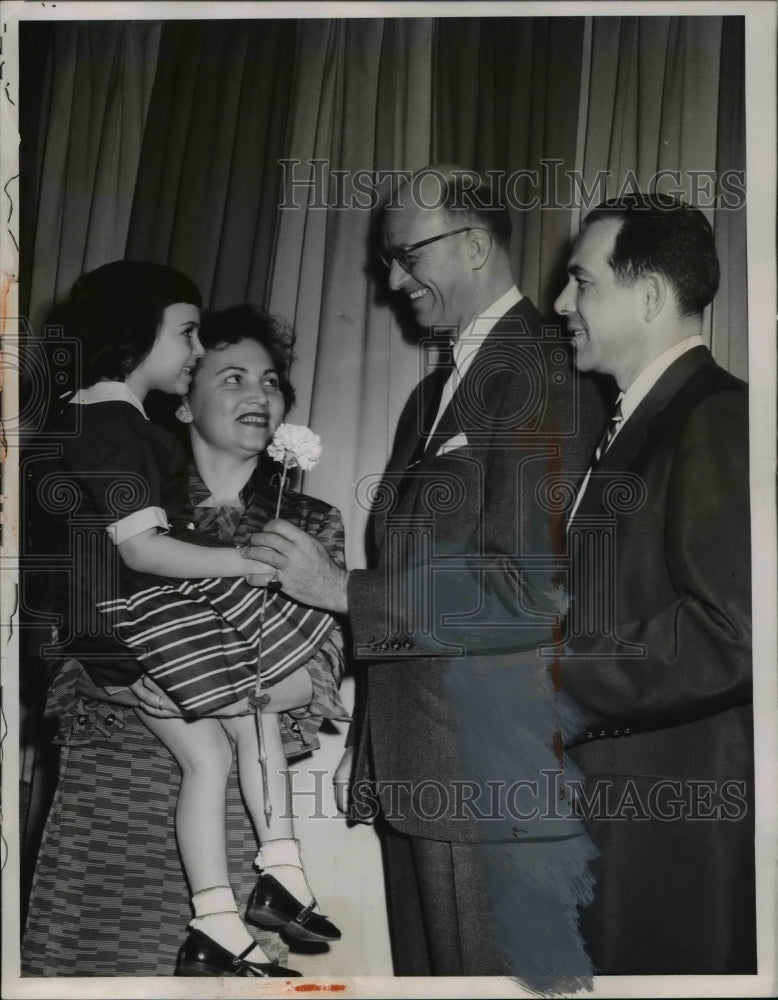Load image into Gallery viewer, 1958 Press Photo Congressman James Roosevelt &amp; Mrs Milos &amp; Rita Milos
