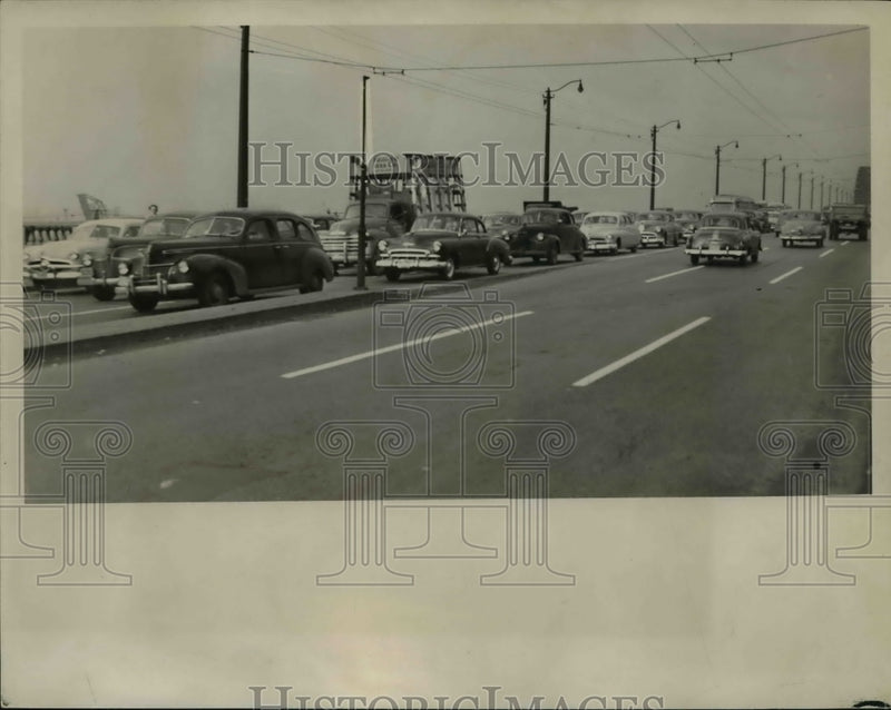 Load image into Gallery viewer, 1950 Press Photo Superior High level Bridge looking West. - nee71044
