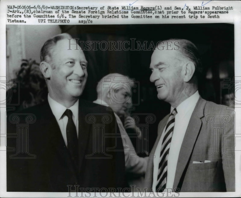 Load image into Gallery viewer, 1969 Press Photo Secy of State wm Rogers and Sen J Wm Fulbright - nee71113
