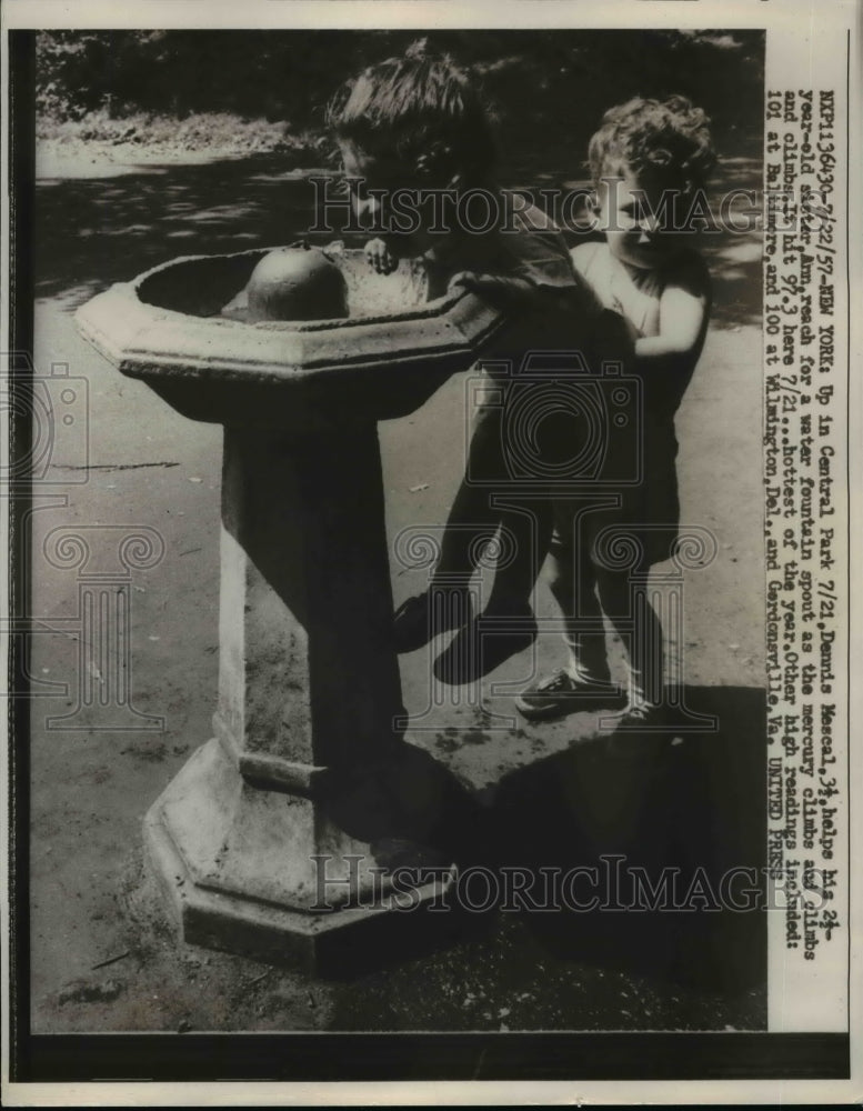 1957 Press Photo Central Park Denis Mescal , Ann Water Fountain New York