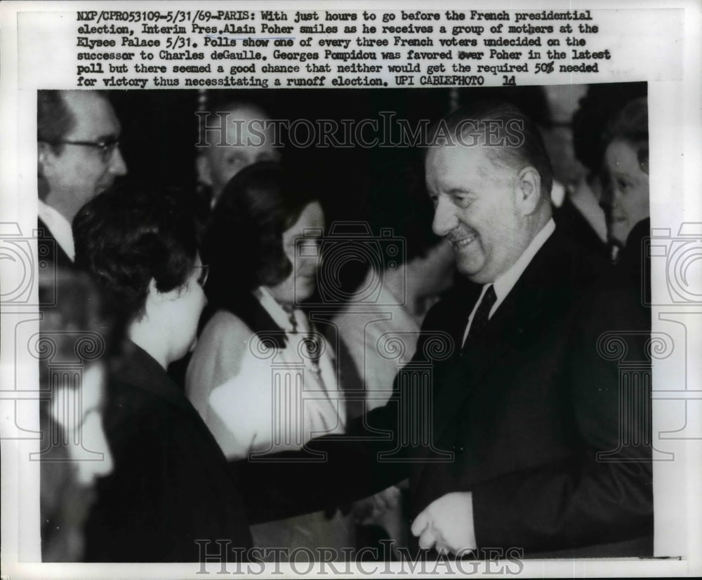 1969 Press Photo Paris Interim President Alain Poher receives group of mothers