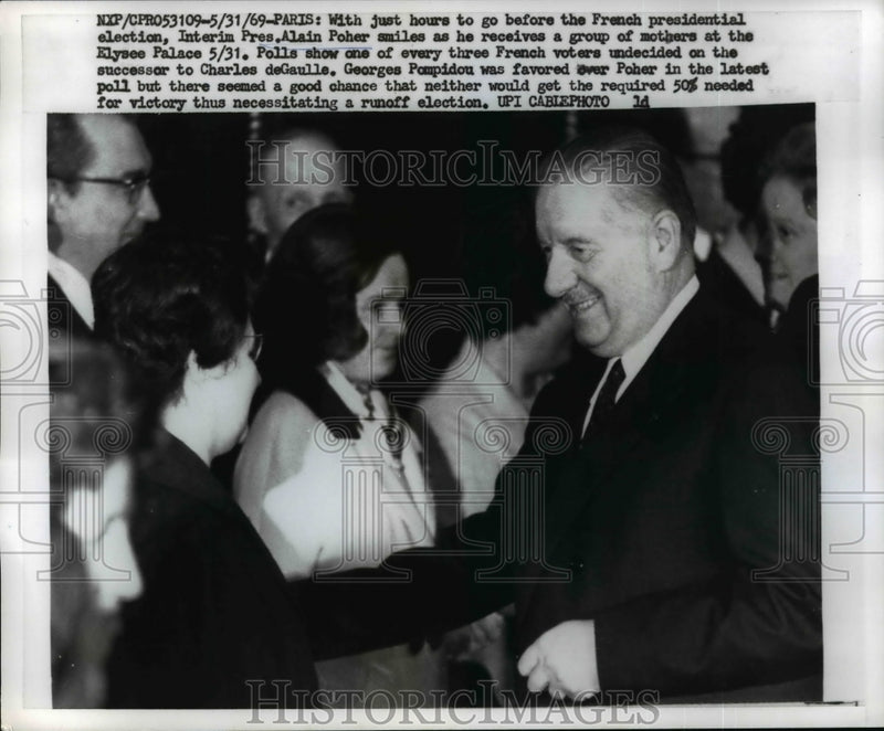 Load image into Gallery viewer, 1969 Press Photo Paris Interim President Alain Poher receives group of mothers
