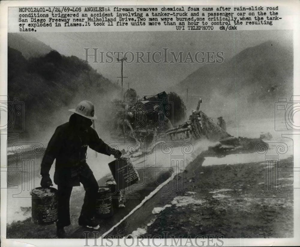 1969 Press Photo Rain Slick Roads Causes Collision Between Tanker and Car