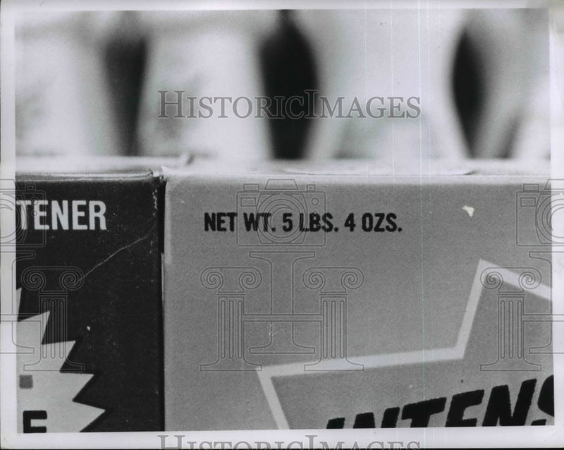 Load image into Gallery viewer, 1966 Press Photo Net Weight - nee71666
