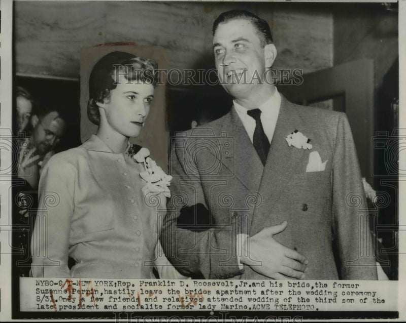 Load image into Gallery viewer, 1949 Press Photo Rep Franklin Roosevelt Jr and bride former Suzanne Pergin
