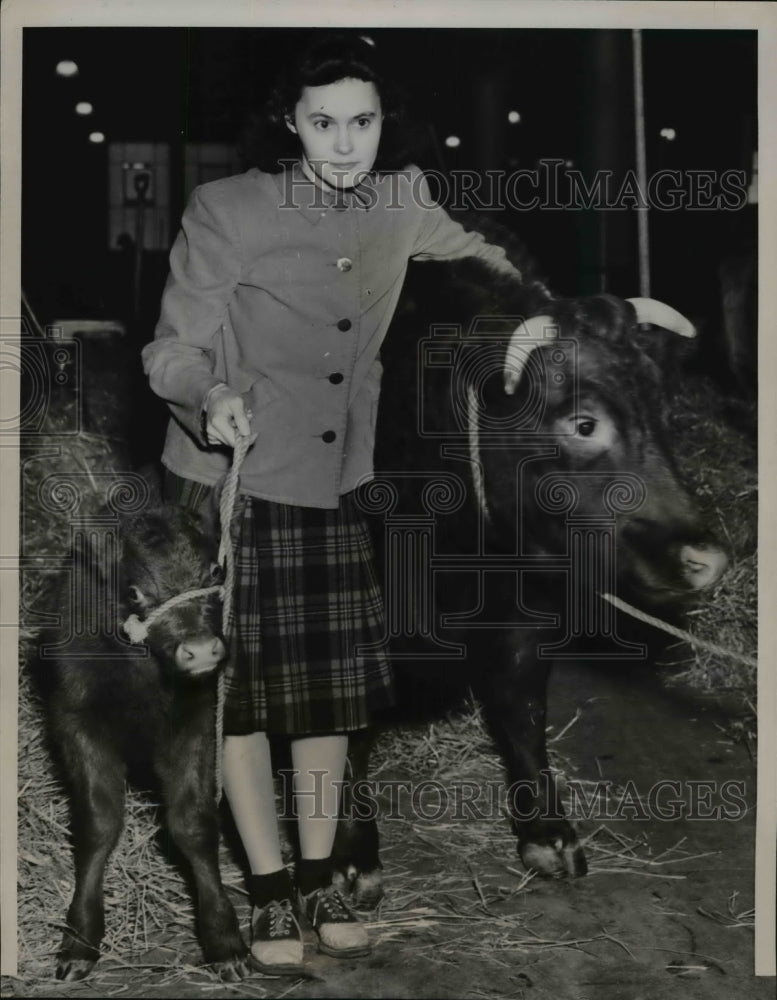 1940 Press Photo Chicago Ann Hynes shows these blueblooded entrants- Historic Images