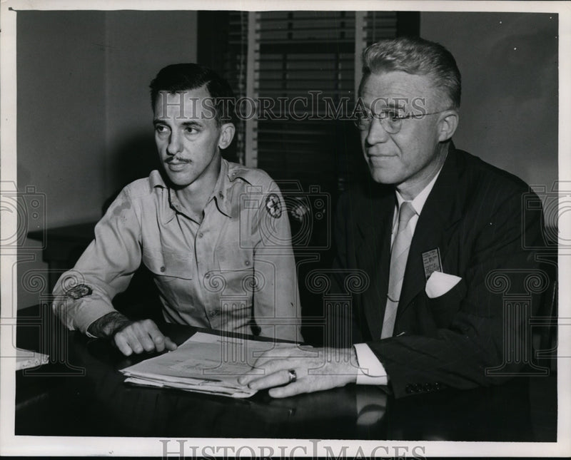 Load image into Gallery viewer, 1951 Press Photo Colonel Charles R Allen and Paul Borda of the Ravenna Arsenal
