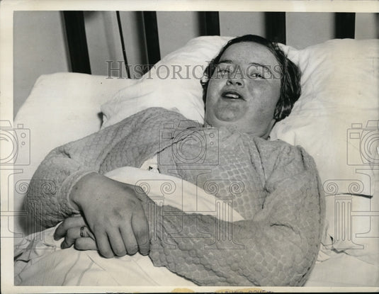 1943 Press Photo Chicago Mrs Peter Dyke after birth of 15th son Richard John