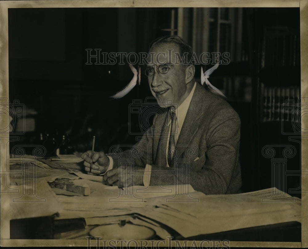 1934 Press Photo Gov. Theodre F. Green in his office at State Building