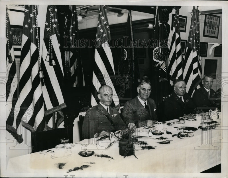 Load image into Gallery viewer, 1935 Press Photo (L to R) Edwin Bricker, George Dern, Francis Pope, L. Bush
