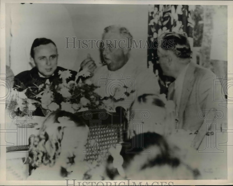 Load image into Gallery viewer, 1938 Press Photo President Franklin Roosevelt &amp; Governor ED Rivers - nee73457
