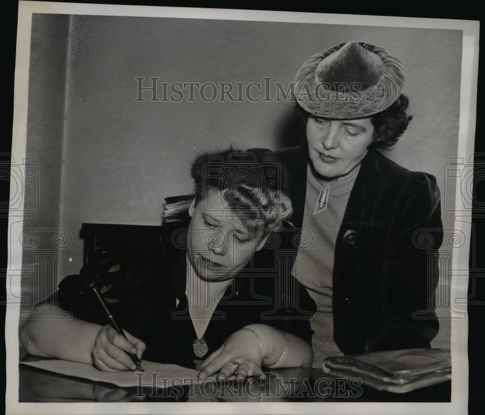 1939 Press Photo WAsh DC Josephine T Adams, Margaret Hatfield DAR members