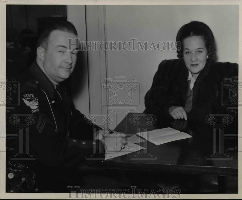Load image into Gallery viewer, 1948 Press Photo Mrs Thomas Herbert - nee73592
