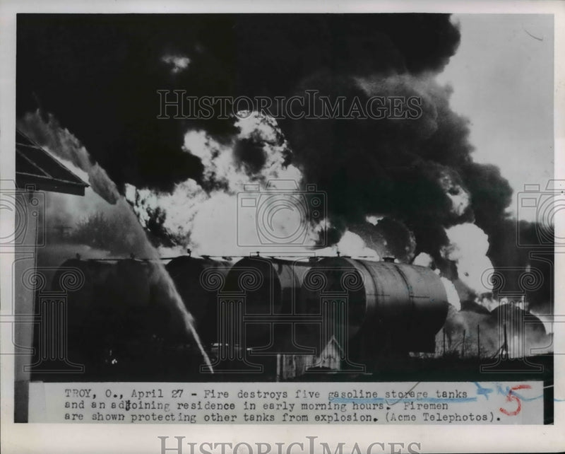 Load image into Gallery viewer, 1951 Press Photo Fire in gas storage tanks in Troy Ohio - nee73689
