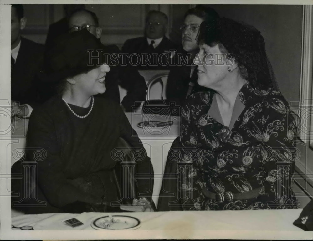 1938 Press Photo Chicago: Mrs Kellogg Fairbank, Mrs Nicholas Longworth